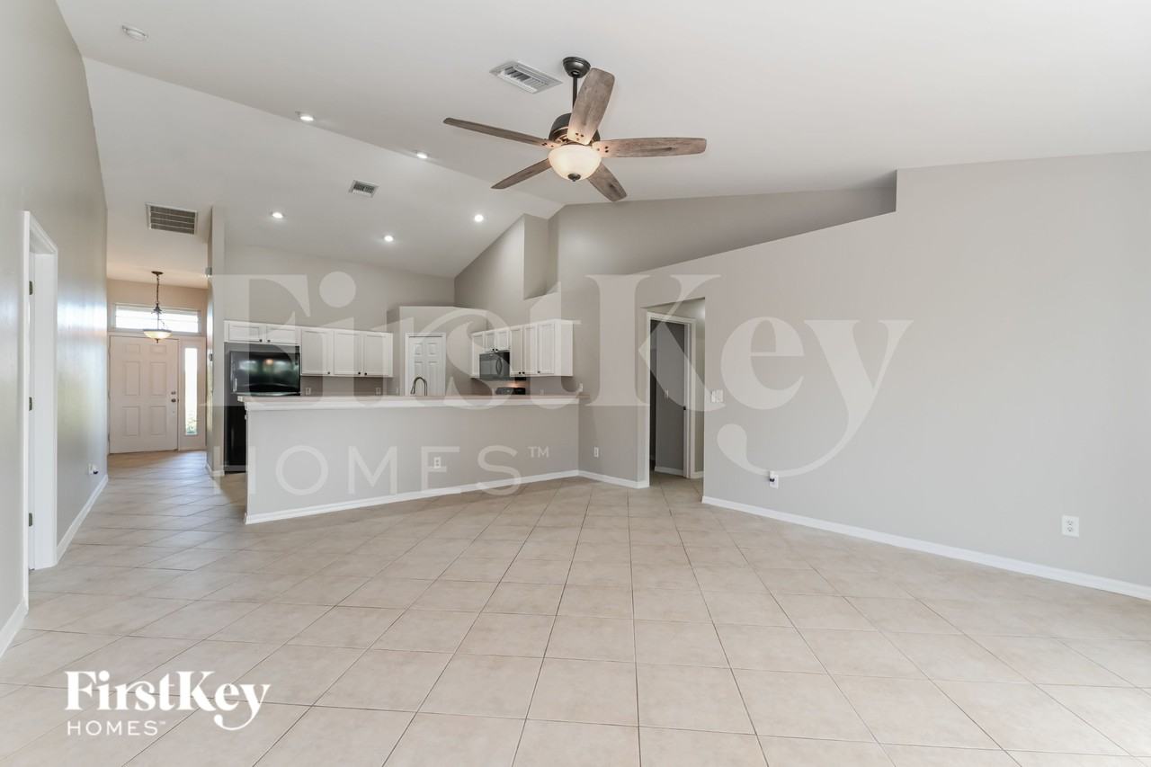 4125 Ne 9th Pl - Photo 4 of 17