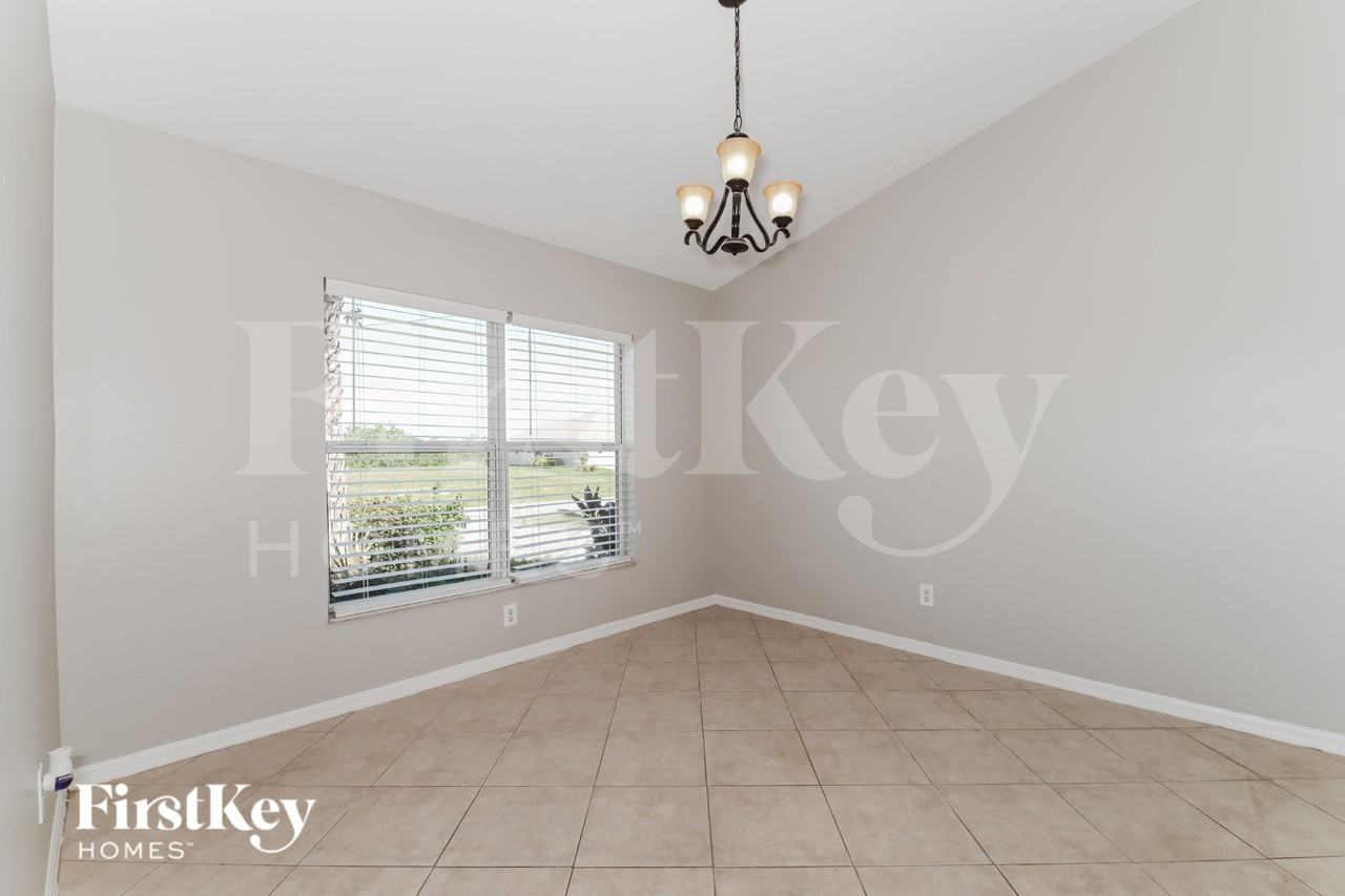 4125 Ne 9th Pl - Photo 5 of 17