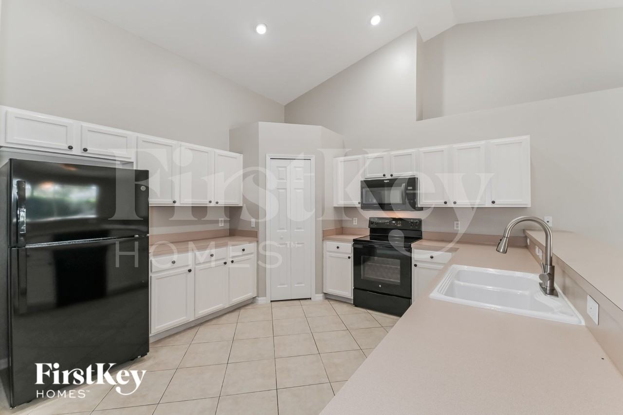 4125 Ne 9th Pl - Photo 6 of 17