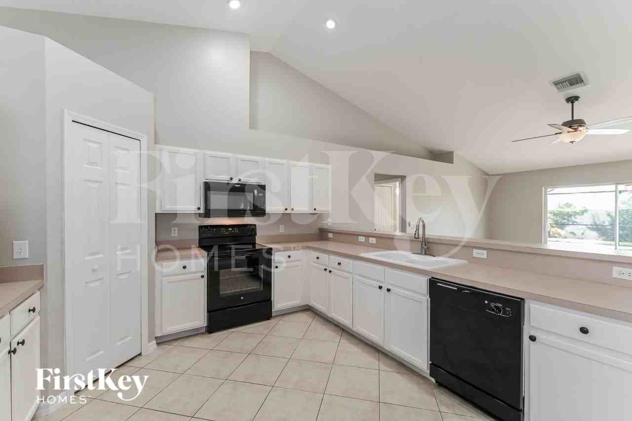 4125 Ne 9th Pl - Photo 7 of 17