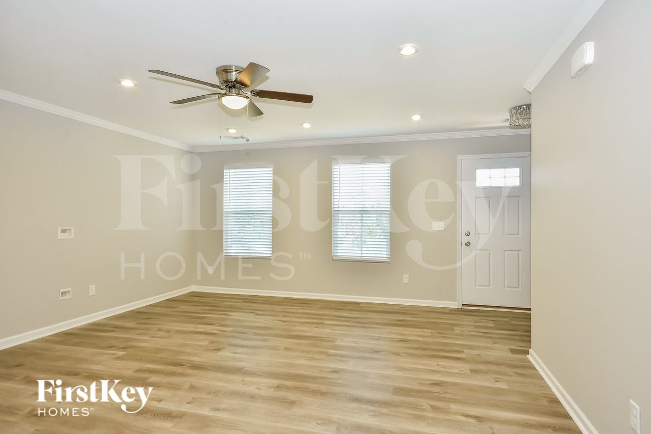 111 Norwich Ct - Photo 3 of 15