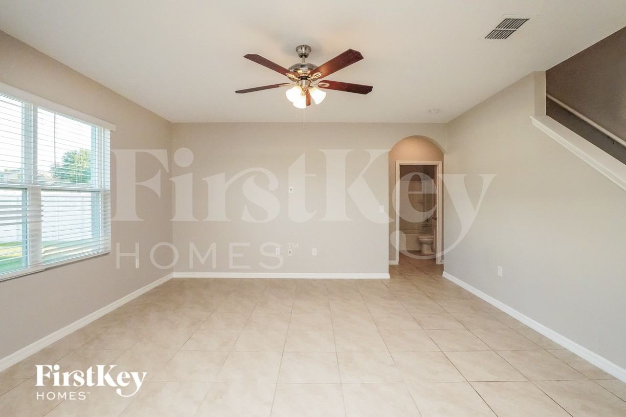 623 Autumn Stream Dr - Photo 2 of 16