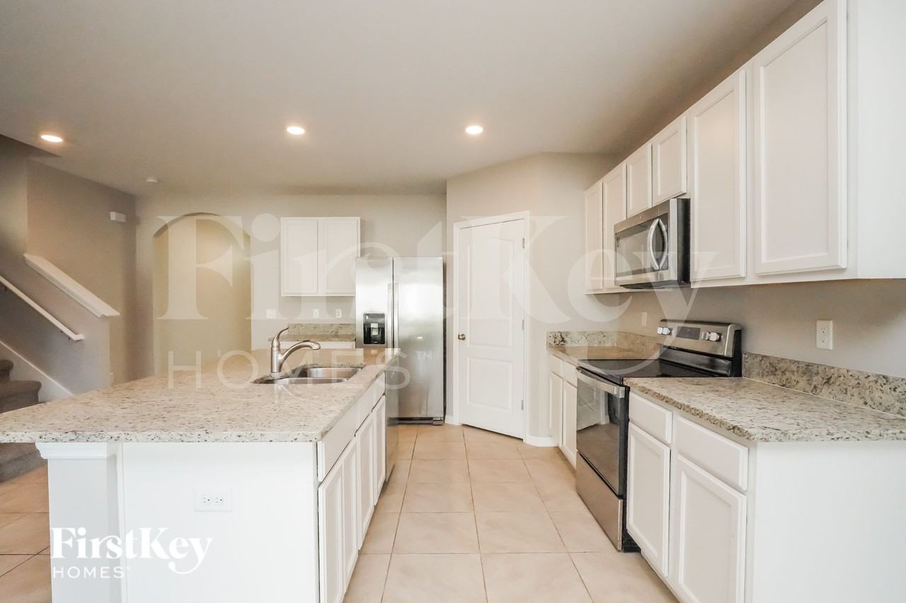 623 Autumn Stream Dr - Photo 3 of 16
