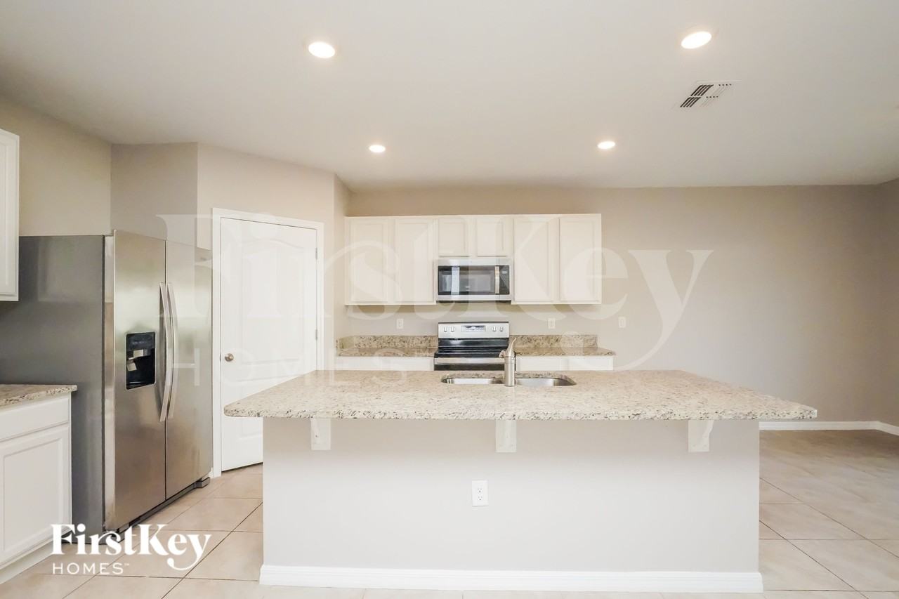 623 Autumn Stream Dr - Photo 4 of 16