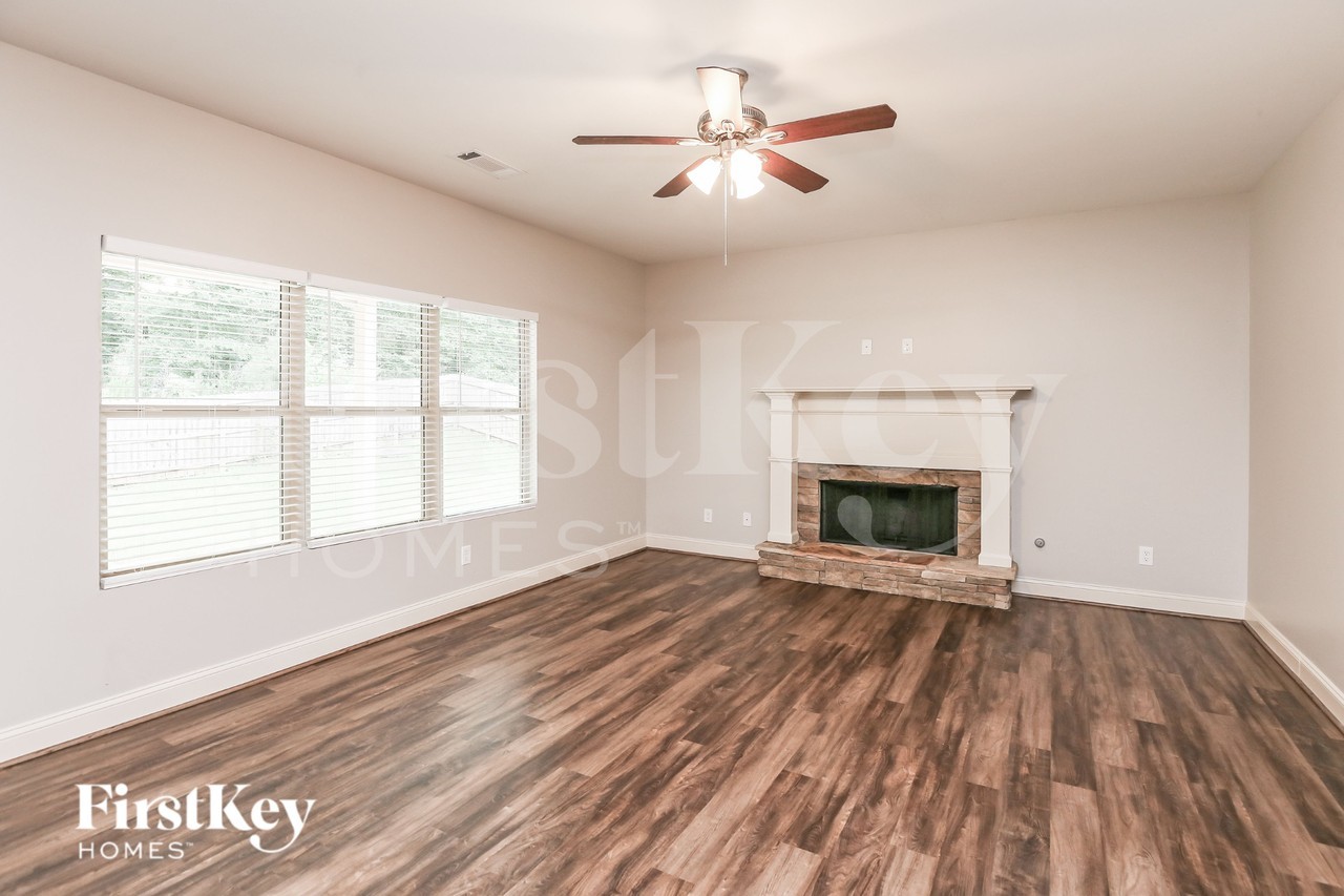 835 Sassafras Ln - Photo 4 of 15