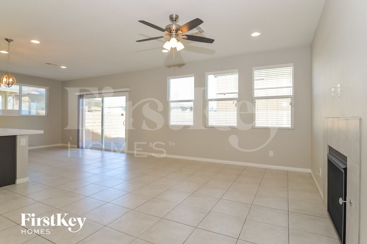 5628 Salt Rock St - Photo 3 of 15