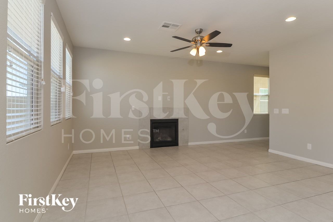 5628 Salt Rock St - Photo 4 of 15