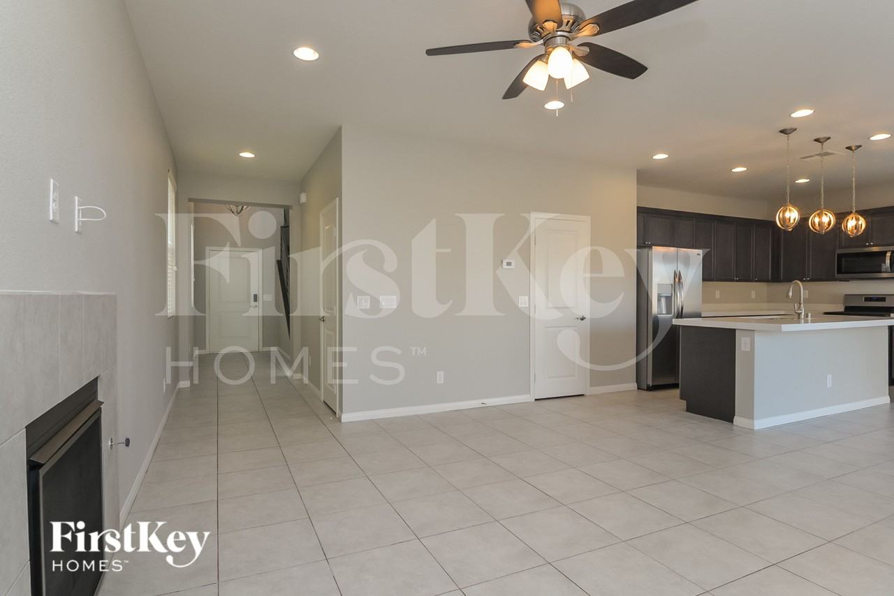 5628 Salt Rock St - Photo 5 of 15