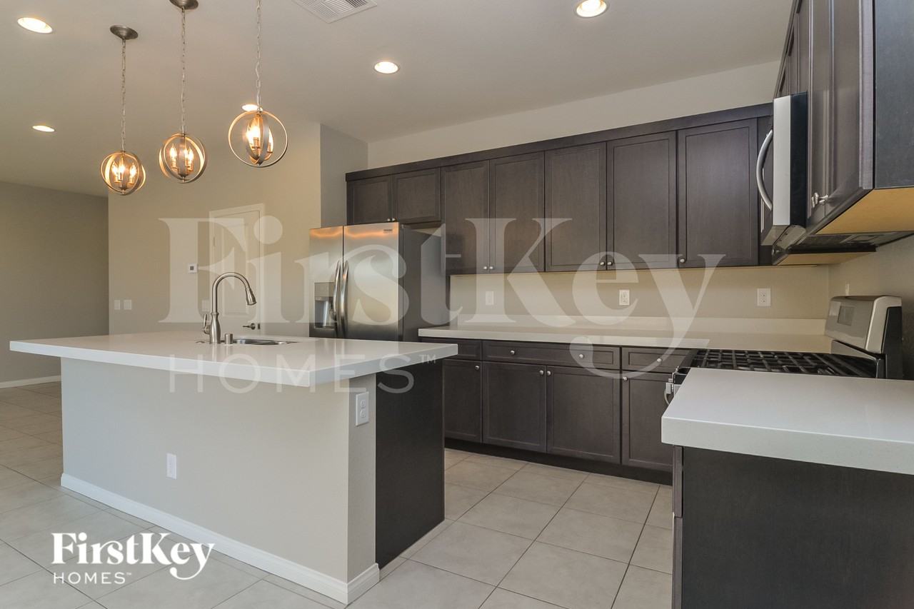5628 Salt Rock St - Photo 6 of 15