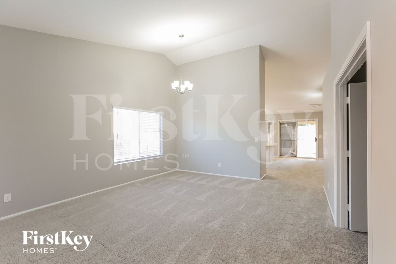 7520 W San Juan Ave - Photo 5 of 15
