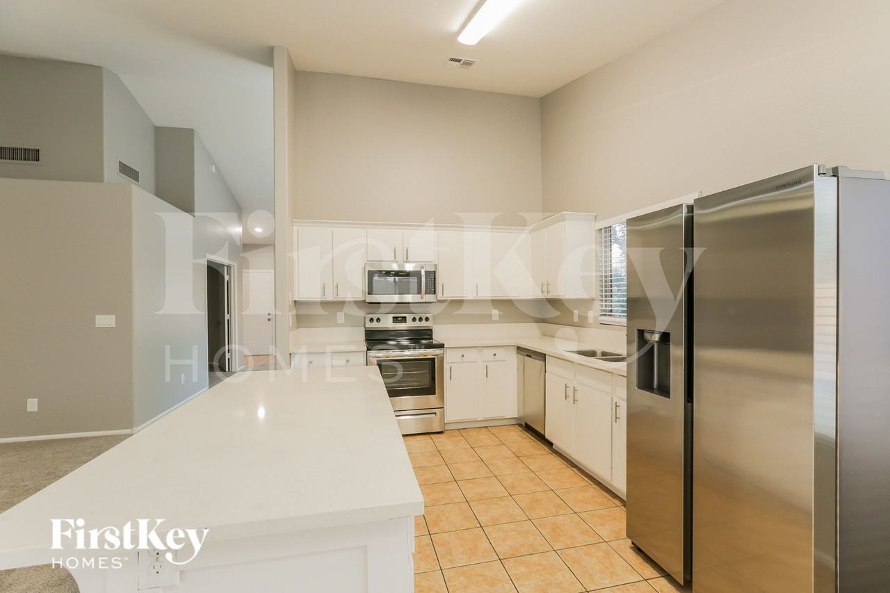 7520 W San Juan Ave - Photo 6 of 15