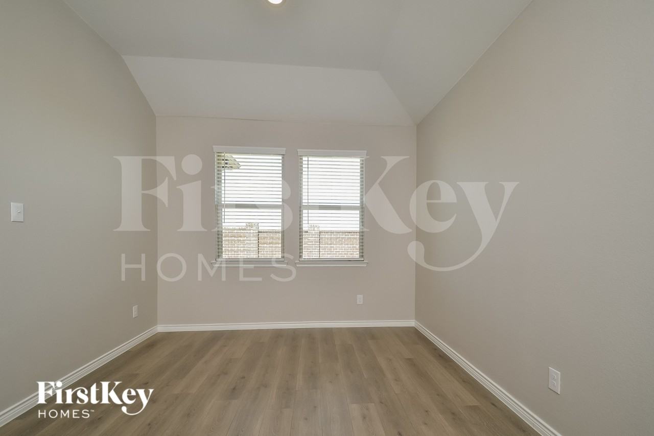 4217 Agatha Ln - Photo 7 of 16