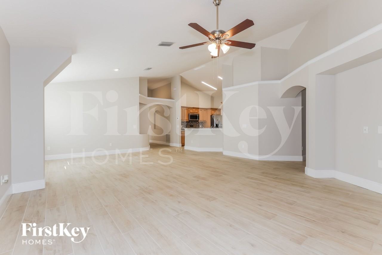 9402 Council Rock Ct - Photo 3 of 15
