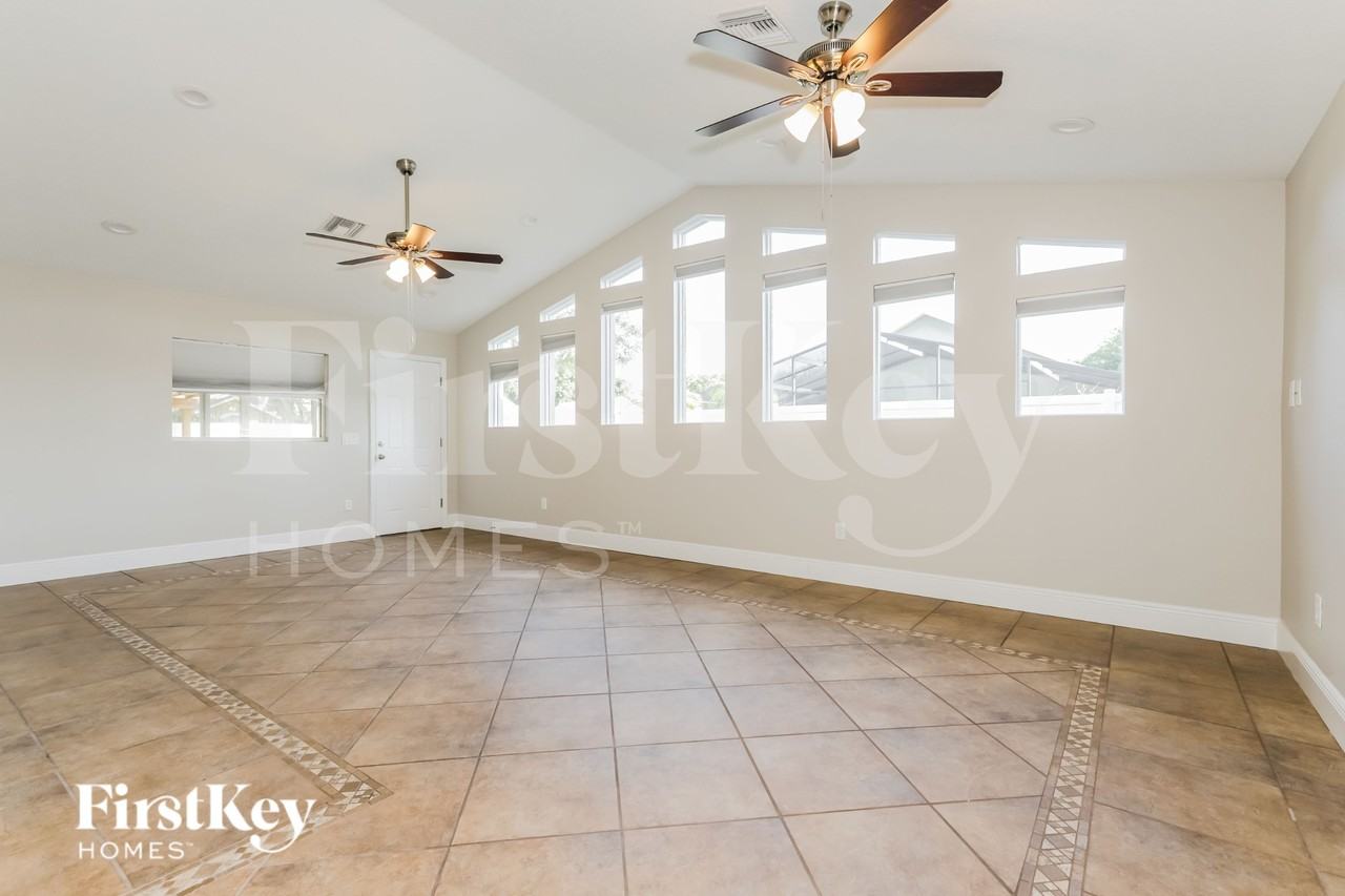 9402 Council Rock Ct - Photo 4 of 15