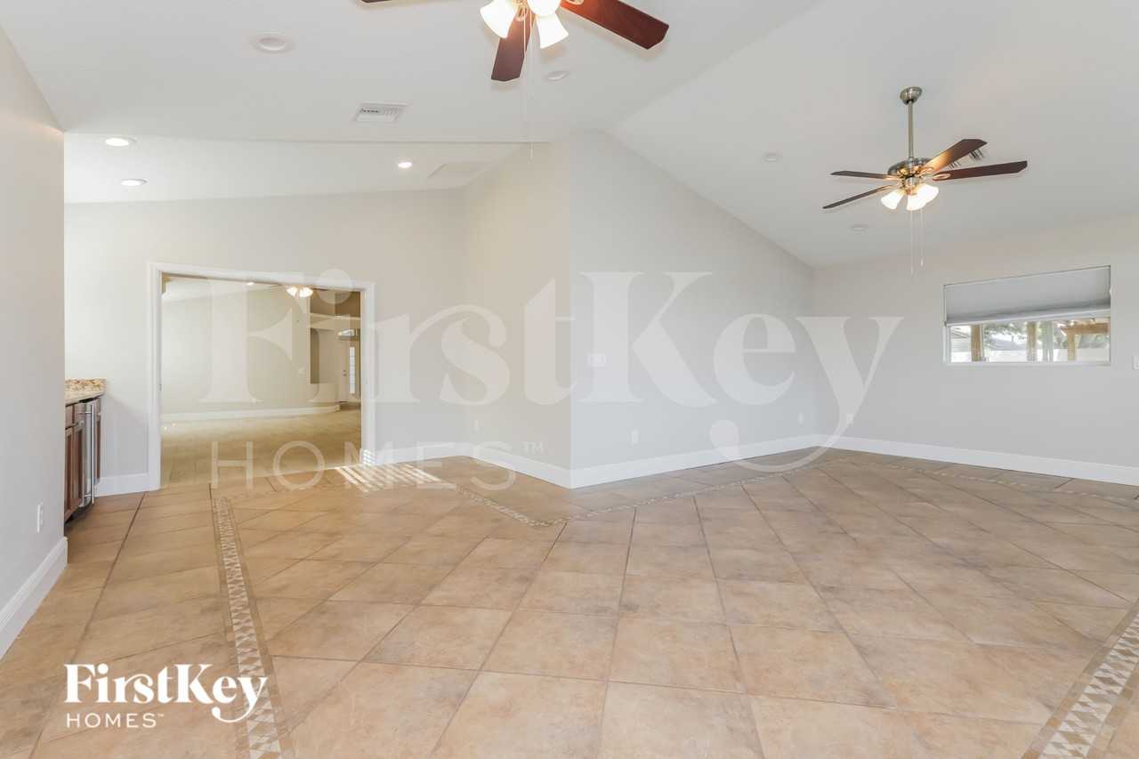 9402 Council Rock Ct - Photo 5 of 15