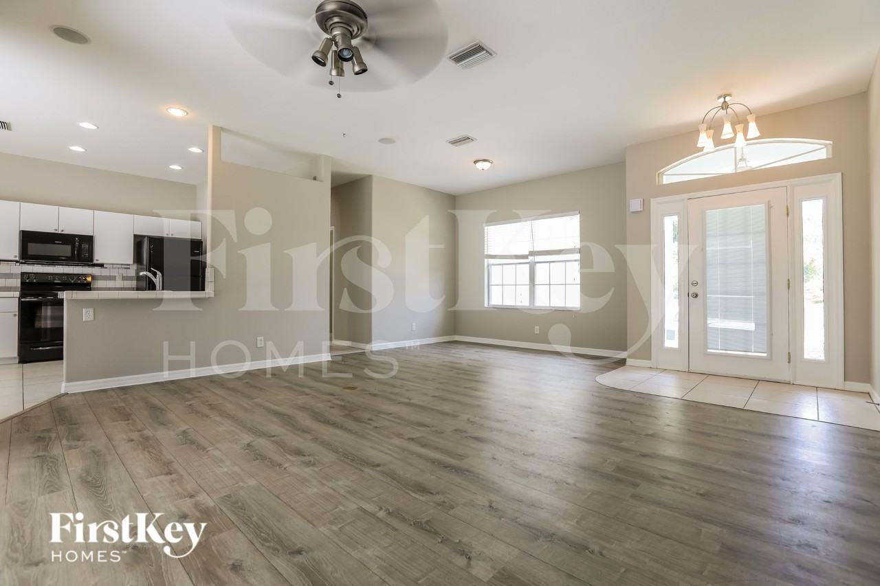 3773 Eagle Pass St - Photo 4 of 16