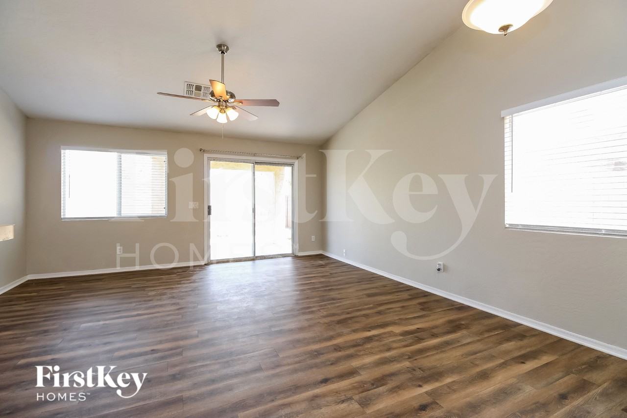 7023 S 38th Dr - Photo 2 of 15