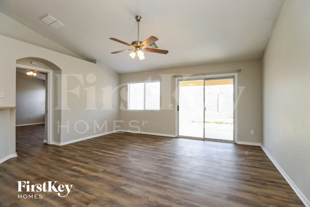 7023 S 38th Dr - Photo 3 of 15