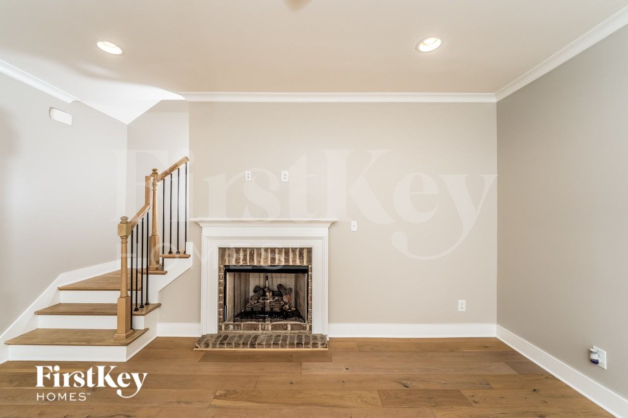 1320 Shades Ter - Photo 2 of 15