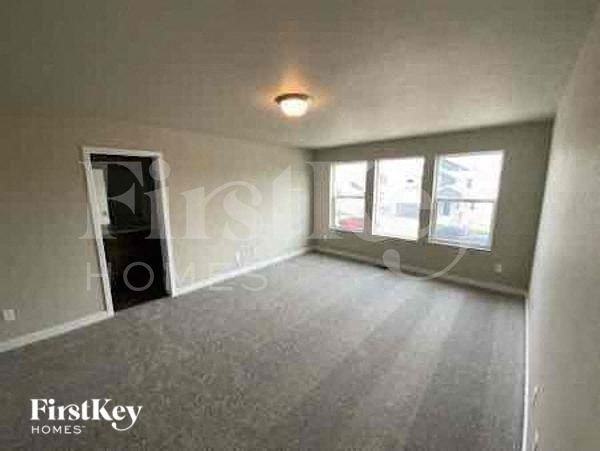 10741 Luneth Dr - Photo 5 of 10