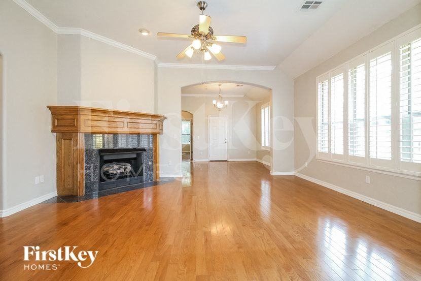 4200 Mackenzie Dr - Photo 2 of 15
