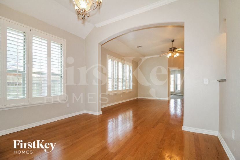 4200 Mackenzie Dr - Photo 3 of 15