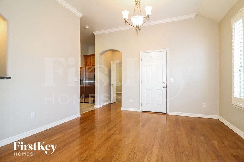 4200 Mackenzie Dr - Photo 4 of 15