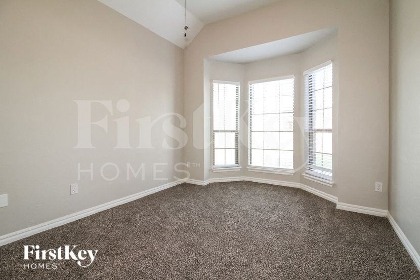 4200 Mackenzie Dr - Photo 6 of 15