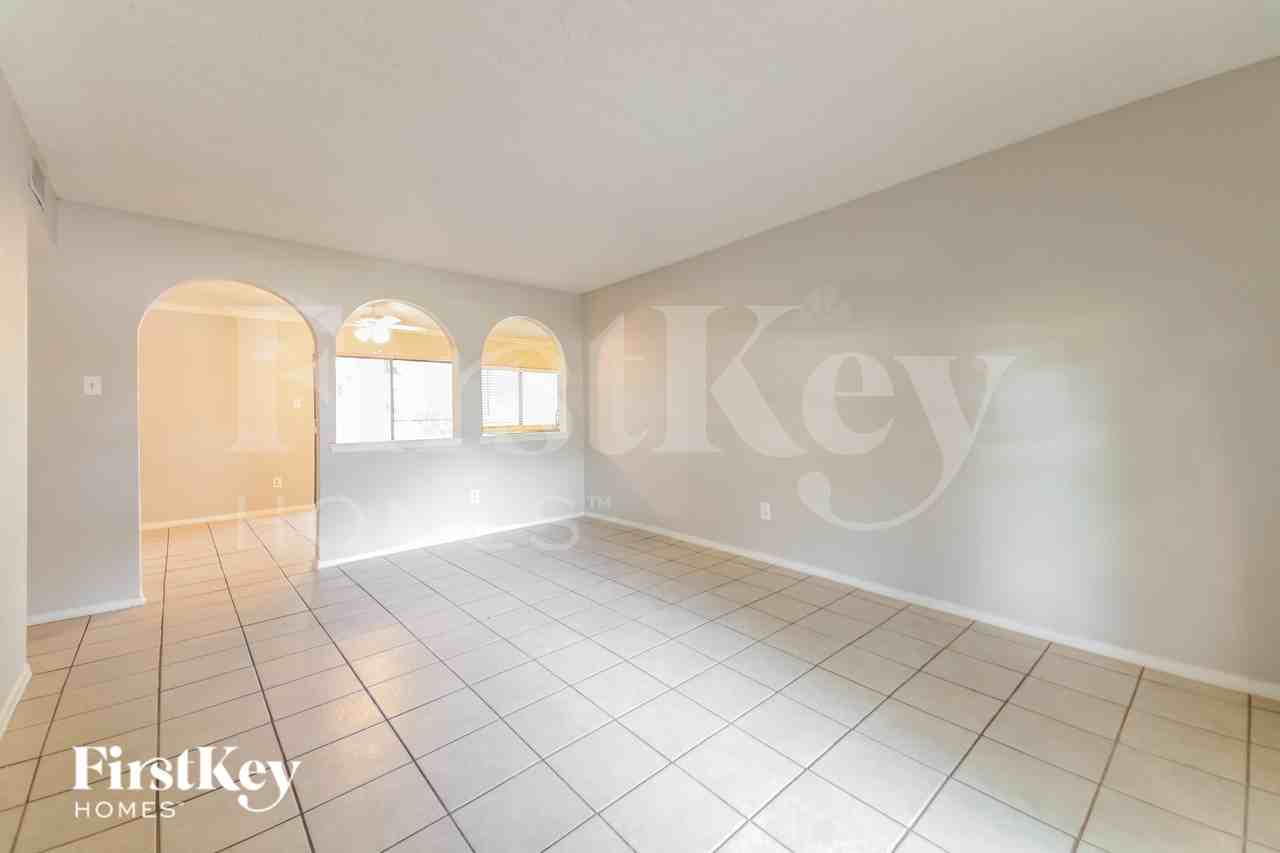 1205 Colony Dr - Photo 3 of 16