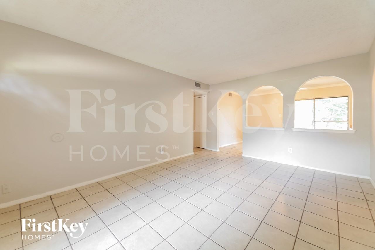1205 Colony Dr - Photo 4 of 16