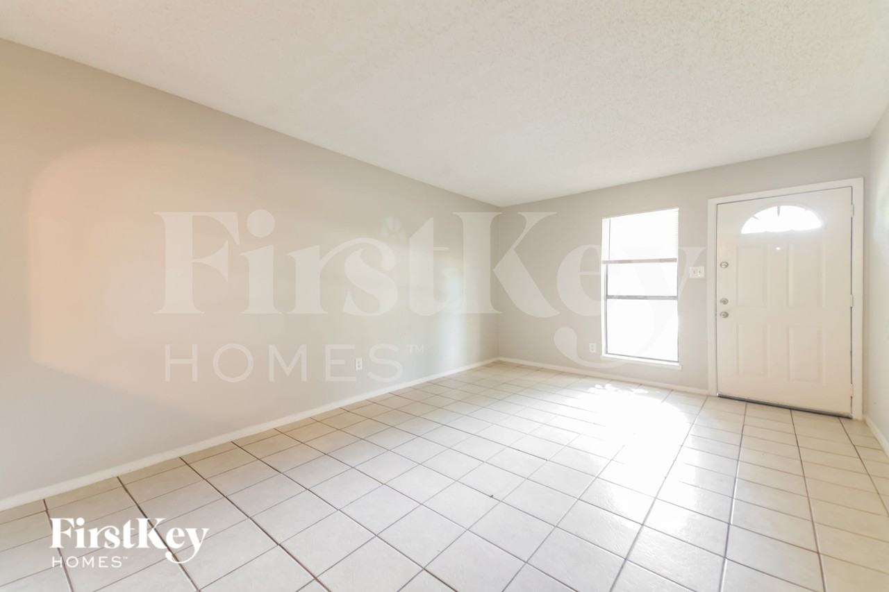 1205 Colony Dr - Photo 5 of 16