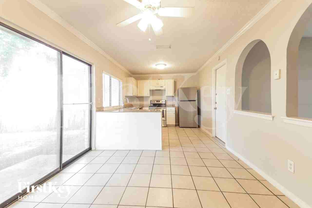 1205 Colony Dr - Photo 6 of 16