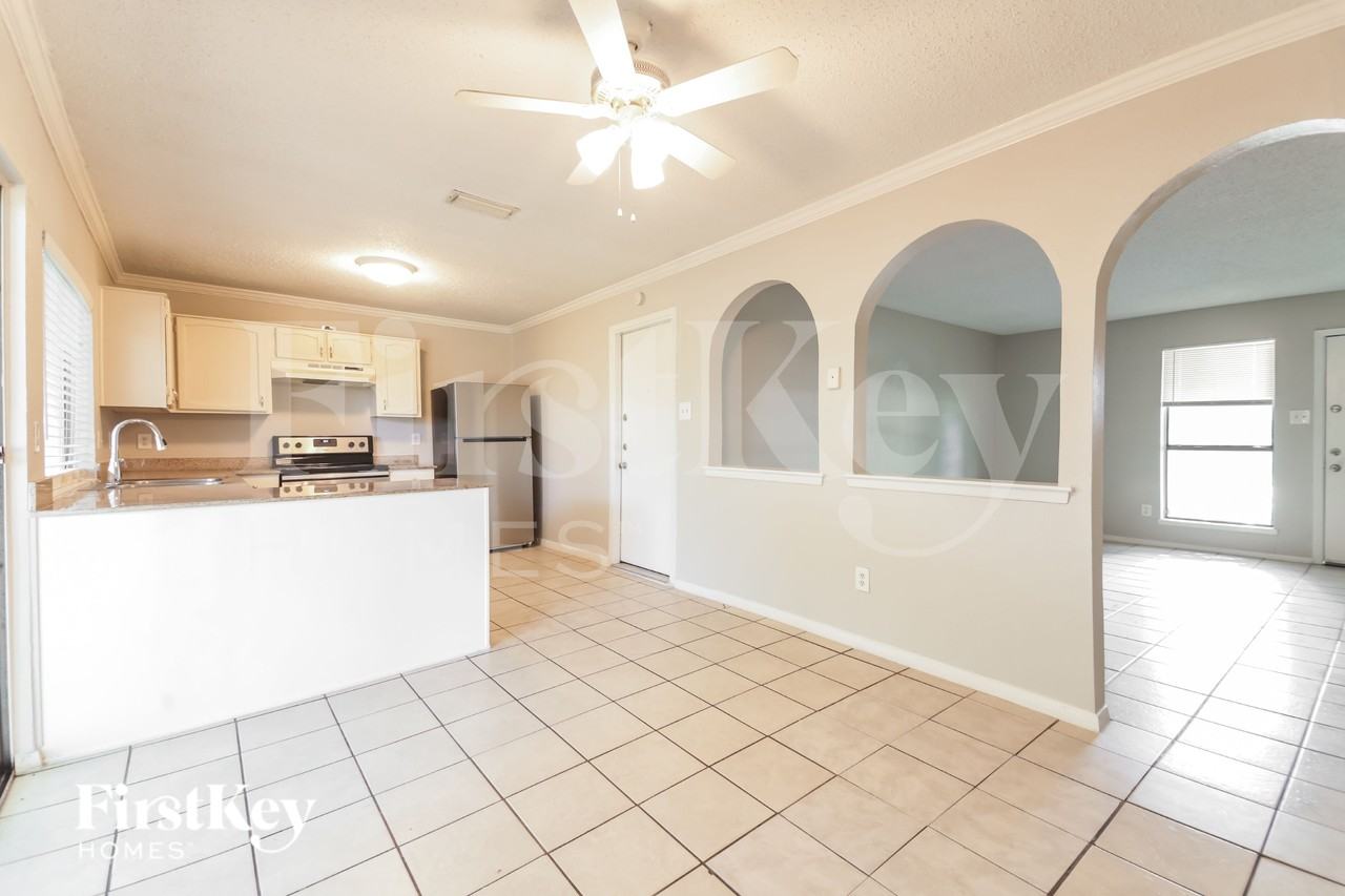 1205 Colony Dr - Photo 7 of 16