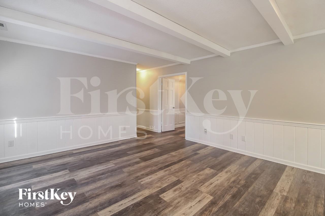7808 Beech Forest Rd - Photo 3 of 15
