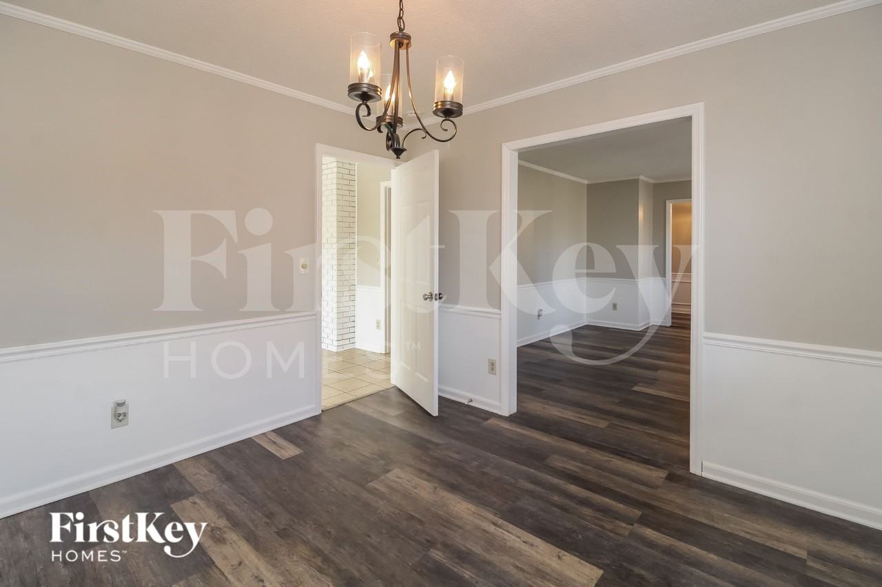 7808 Beech Forest Rd - Photo 4 of 15