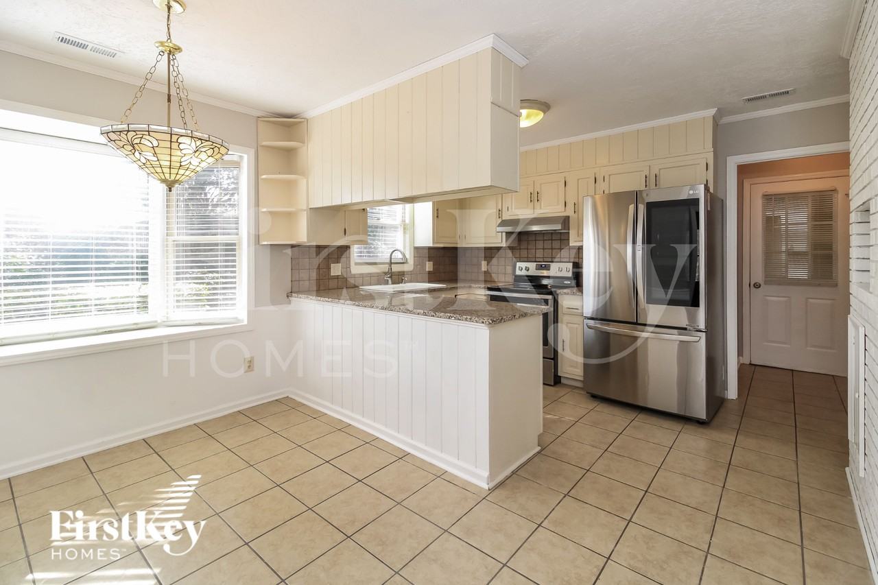 7808 Beech Forest Rd - Photo 6 of 15