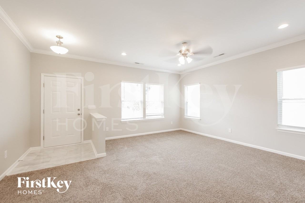 4208 Stockbrook Dr - Photo 3 of 15