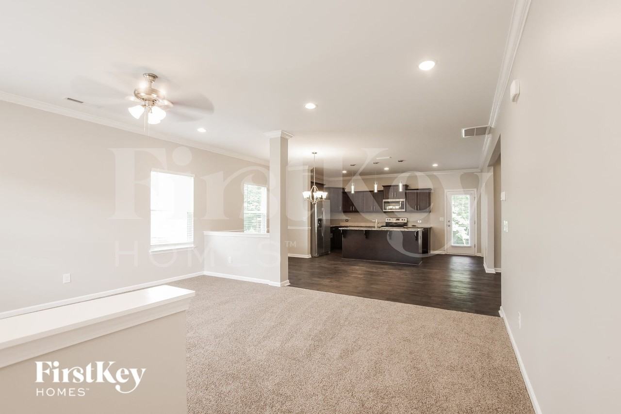 4208 Stockbrook Dr - Photo 4 of 15