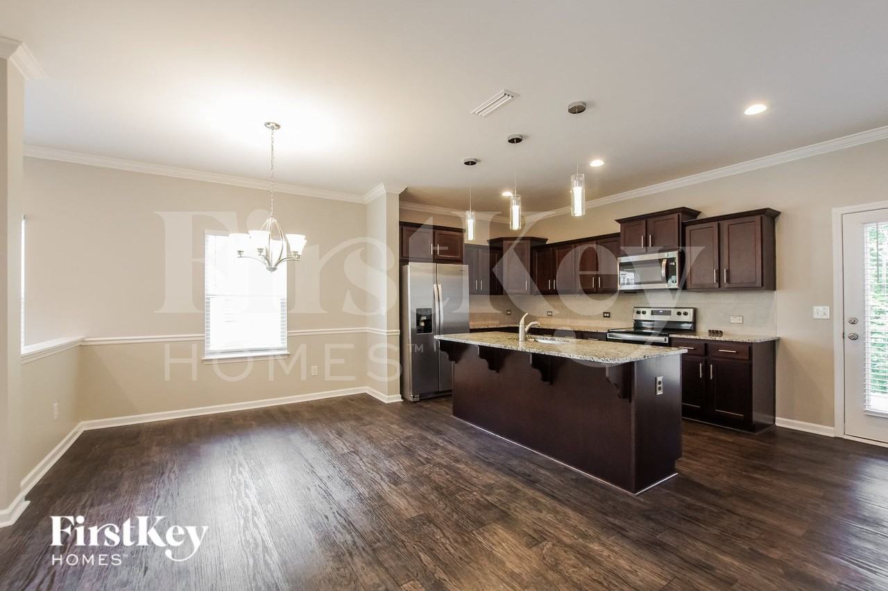 4208 Stockbrook Dr - Photo 5 of 15