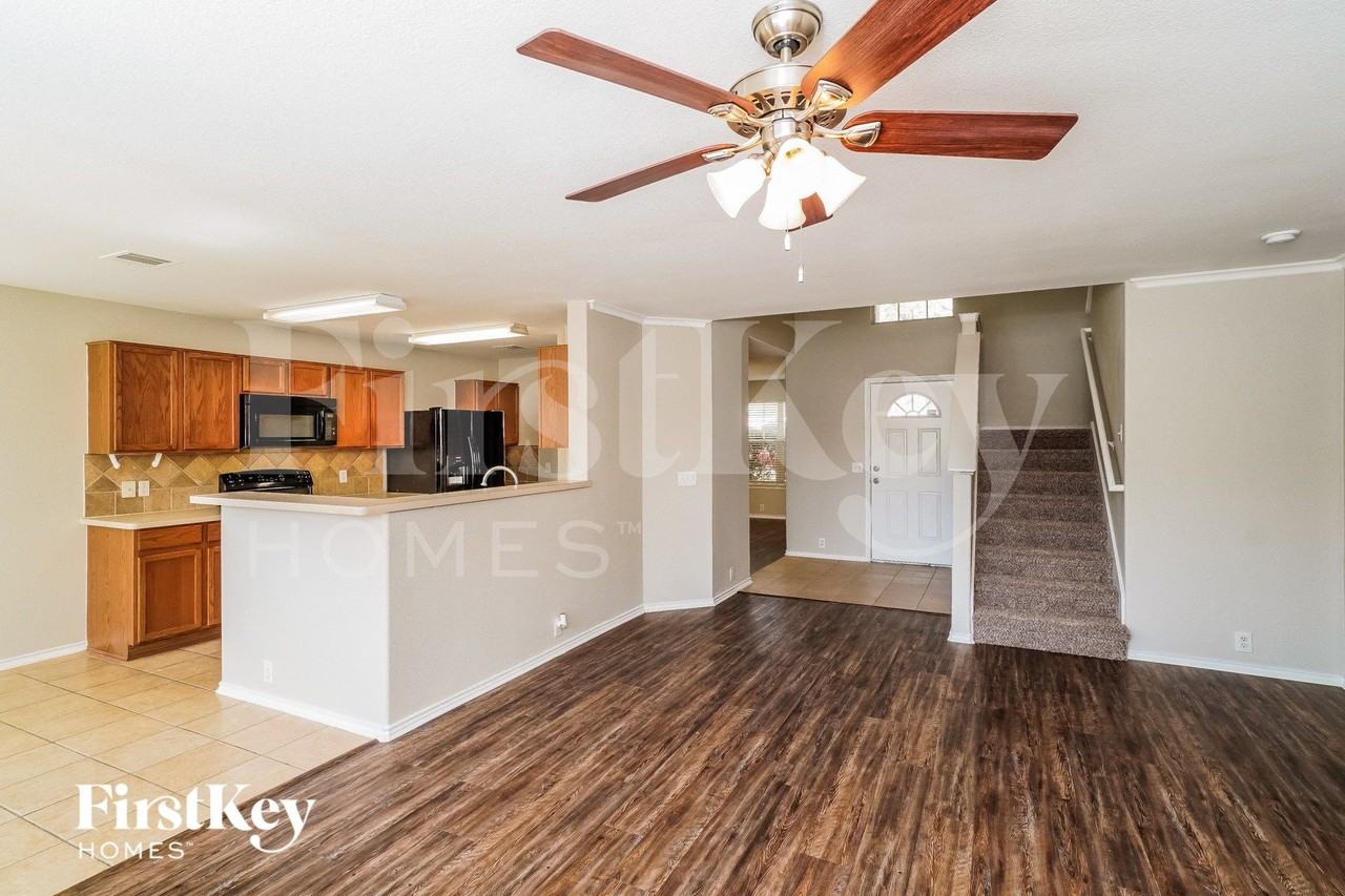 1632 Mountain Brk - Photo 4 of 15