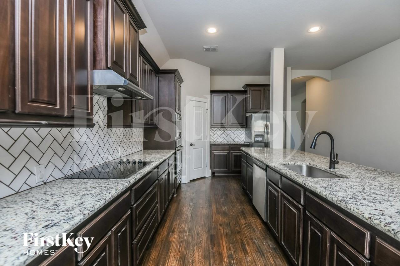 2404 Cabrillo Ln - Photo 6 of 15