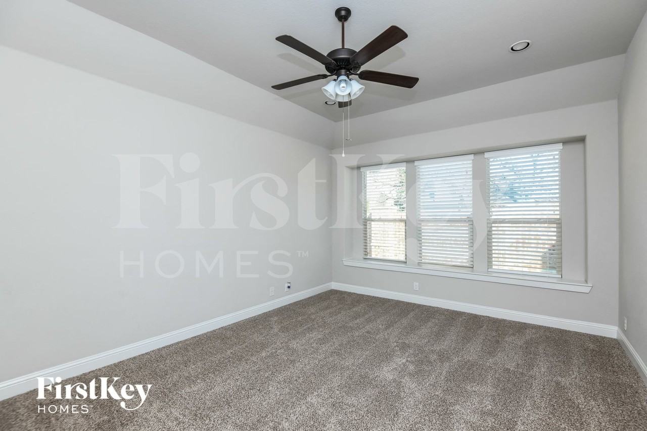 2404 Cabrillo Ln - Photo 7 of 15