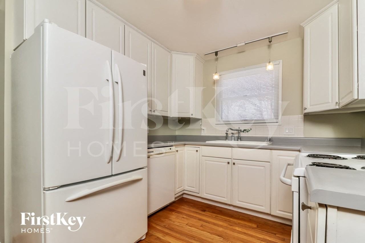9 Cedar Glen Ct - Photo 5 of 15