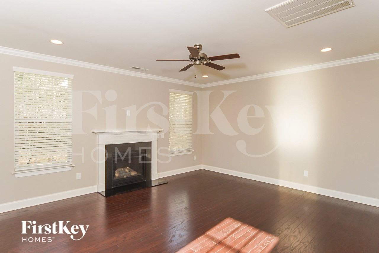 434 Salem Grace St - Photo 2 of 15