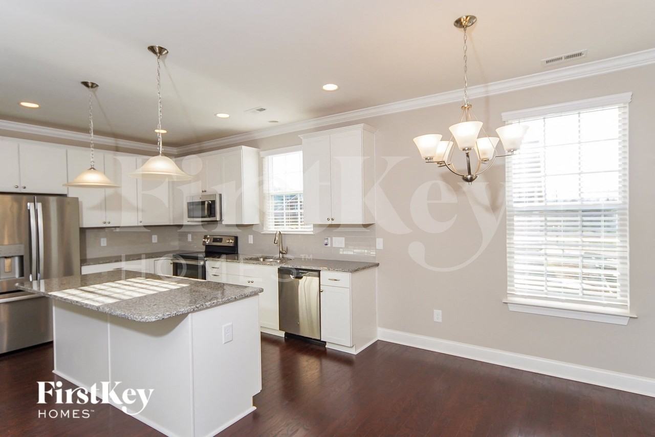 434 Salem Grace St - Photo 3 of 15