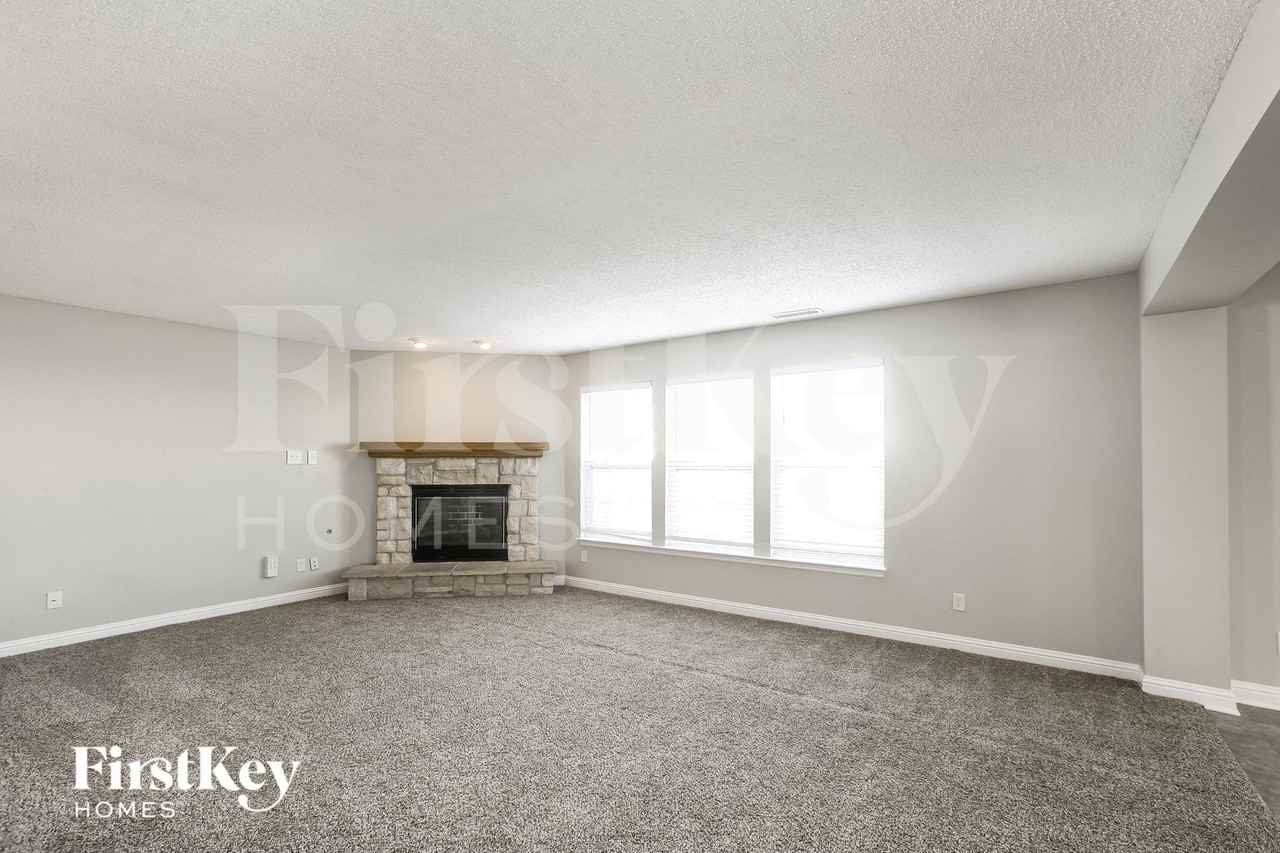 8744 Orchard Grove Ln - Photo 3 of 15