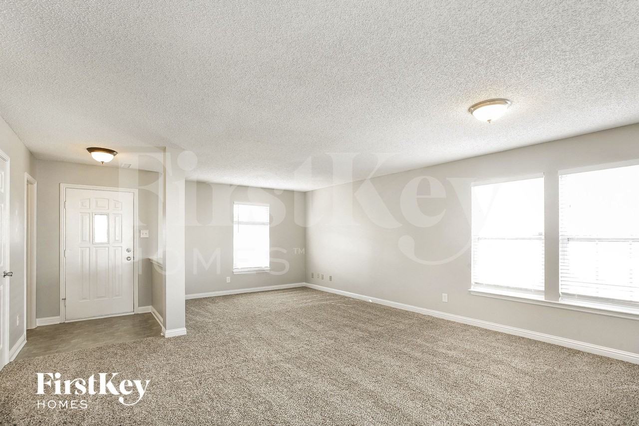 8744 Orchard Grove Ln - Photo 5 of 15