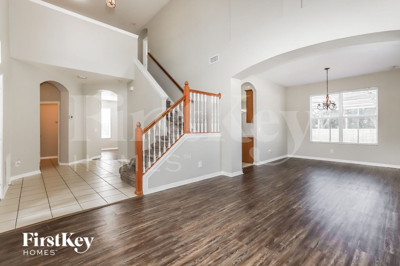 8636 Sandy Plains Dr - Photo 3 of 18