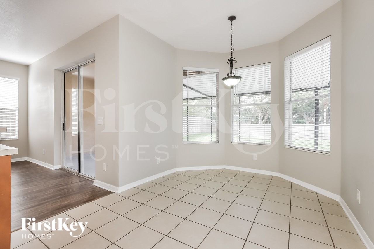 8636 Sandy Plains Dr - Photo 5 of 18