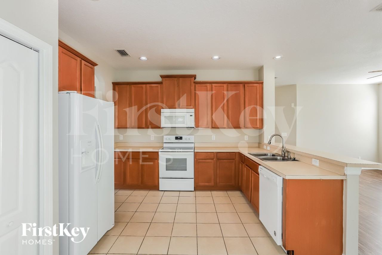 8636 Sandy Plains Dr - Photo 6 of 18